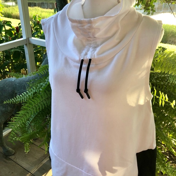 Fabletics Jackets & Blazers - Fabletics XL Runner’s/Yoga Vest Hoodie Drawstring